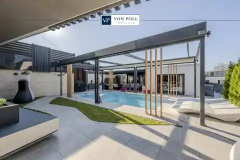 Understatement Meets Holiday Flair