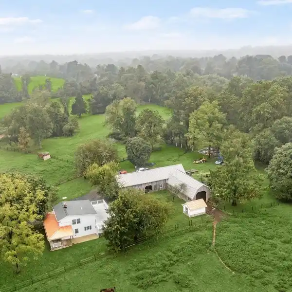 EXPANSIVE PASTORAL ESTATE