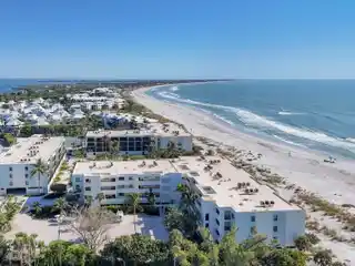 Renovated Luxury Condo Featuring Poolside Elegance