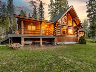 Private Four-Acre Log Home Retreat