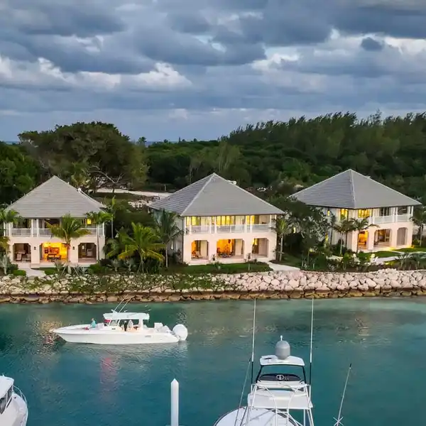 TURN-KEY CORAL COTTAGE RESIDENCE LOCATED IN LEGENDARY HARBOUR ISLAND