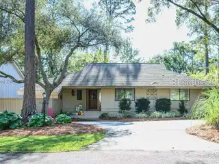 Remarkable Blend of Coastal Charm and Modern Comfort