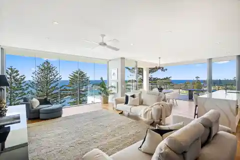 Glamorous House-Like Apartment