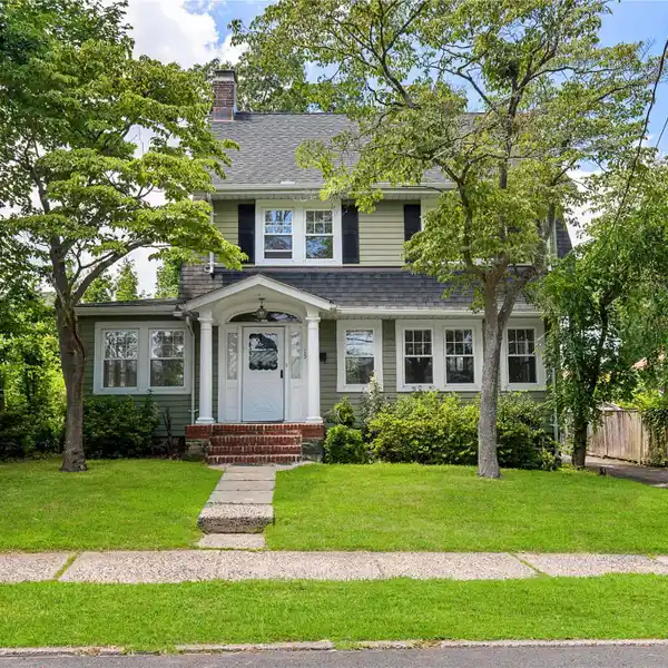 COMFORT AND CONVENIENCE STEPS FROM RYE BEACH