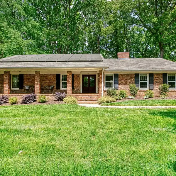 UPDATED RANCH IN DESIRABLE ROBINSON WOODS