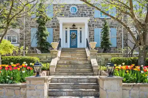 Upper St. Clair Charm on a Full Acre