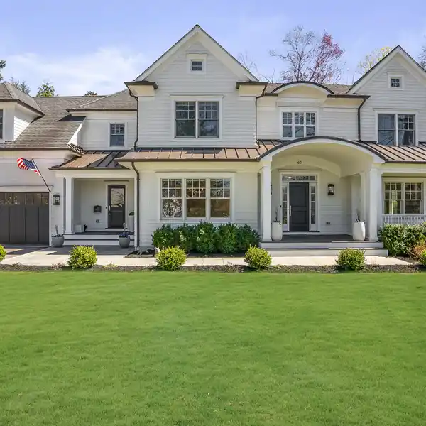 CAPTIVATING CEDAR SHAKE COLONIAL