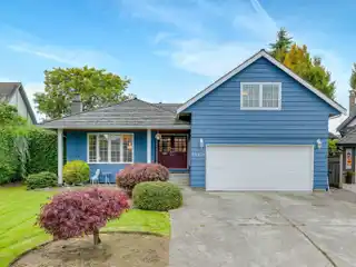 Spacious Rancher with Loft and Expansive West-Facing Deck