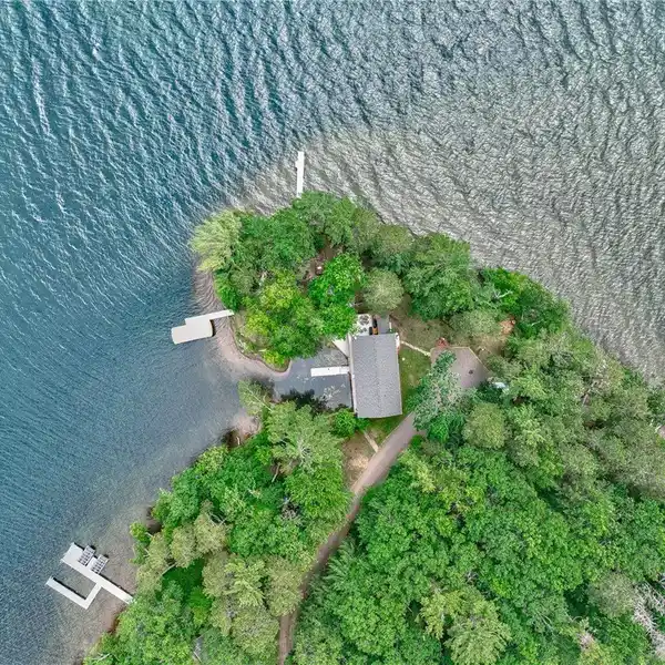 ICONIC ROUND LAKE HOME WITH EXCEPTIONAL PRIVACY
