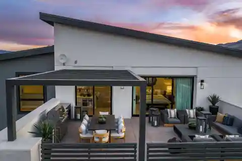 Penthouse Villa Overlooking Paseo