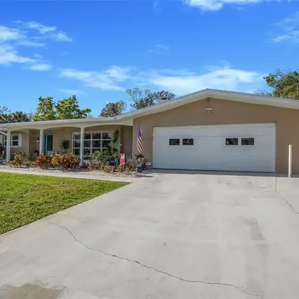 AMAZING WATERFRONT HOME IN CRYSTAL SHORES ESTATES