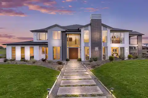 Huge Family Home with Endless Possibilities