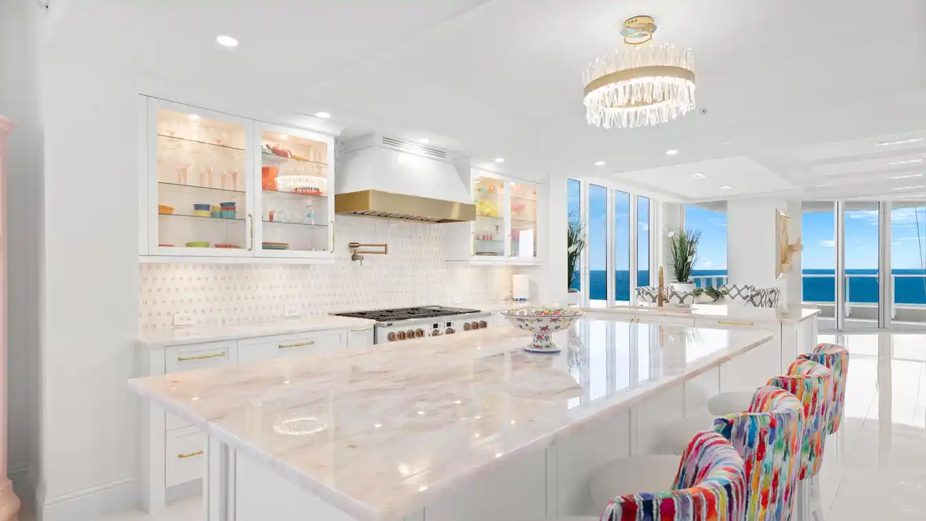 Fully Renovated High-floor Residence at Oceans Edge