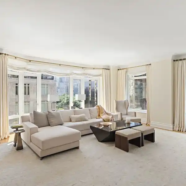 LUXURY LIVING WITH WORLD-CLASS BUILDING AMENITIES