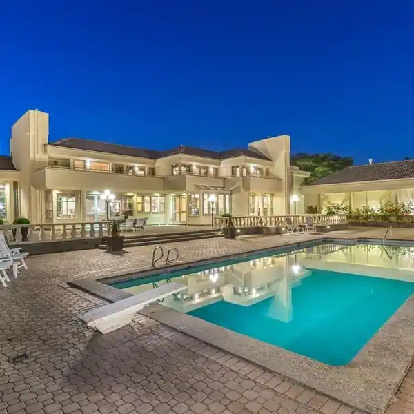 OUTSTANDING ESTATE PROPERTY IN SOUTHLANDS