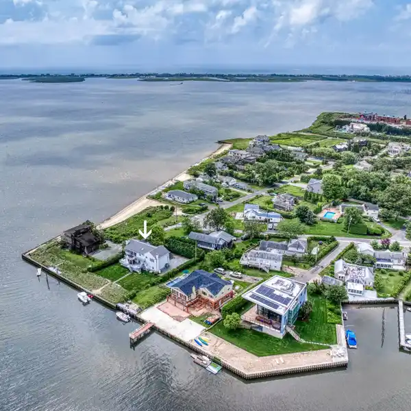 STUNNING WATERFRONT BEACH HOUSE