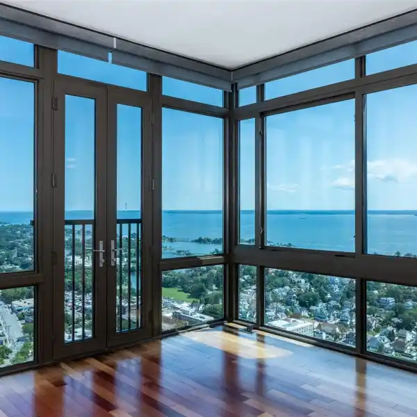 EXCEPTIONAL CORNER RESIDENCE OFFERING PANORAMIC SOUND VIEWS