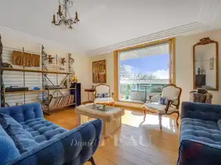 Gorgeous Apartment in a Treed Setting