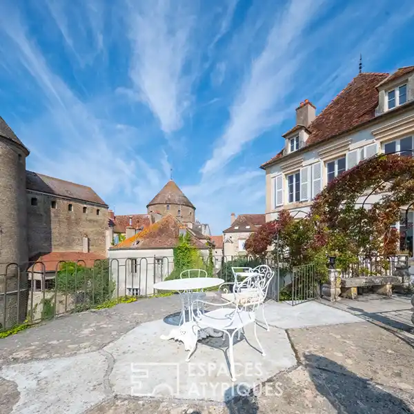 18TH-CENTURY JEWEL WITH MEDIEVAL TOWER VIEWS