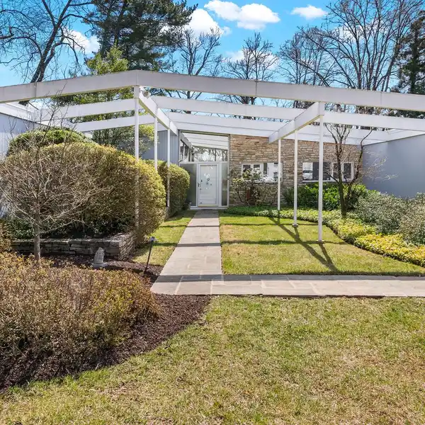 UPDATED MID-CENTURY MODERN RANCHER