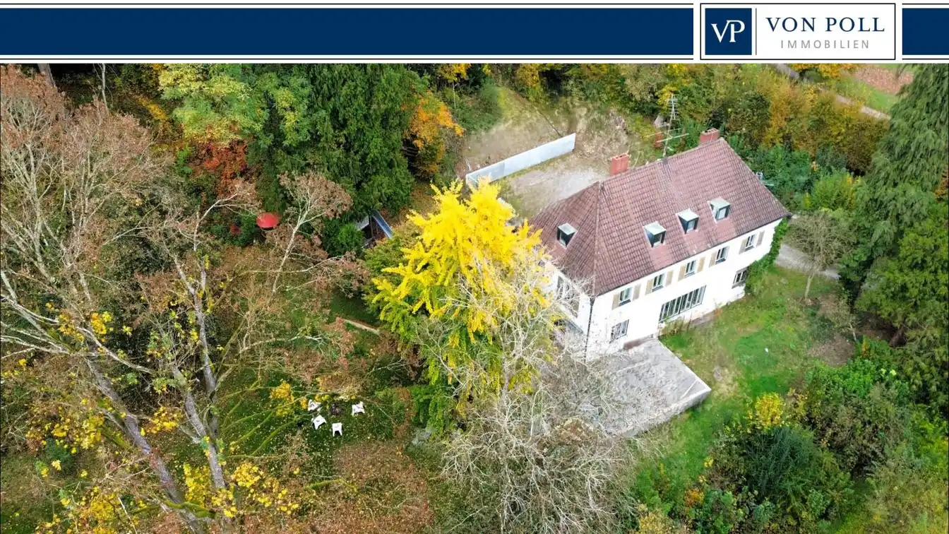 Stately Entrepreneur's Villa in a Quiet City Location with Park-like Grounds