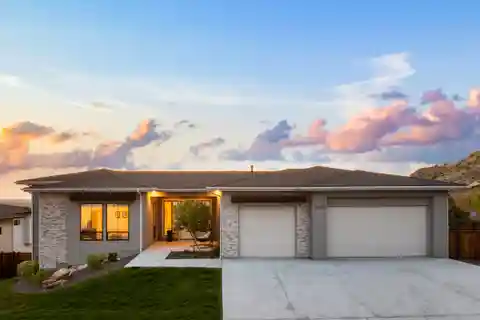 Boulder Point Beauty with Iconic Rim Views