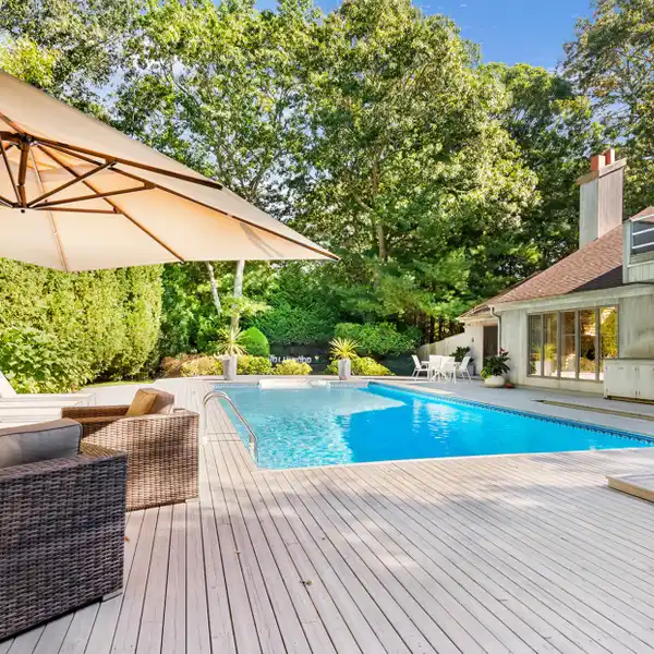 HAMPTONS CONTEMPORARY HOME