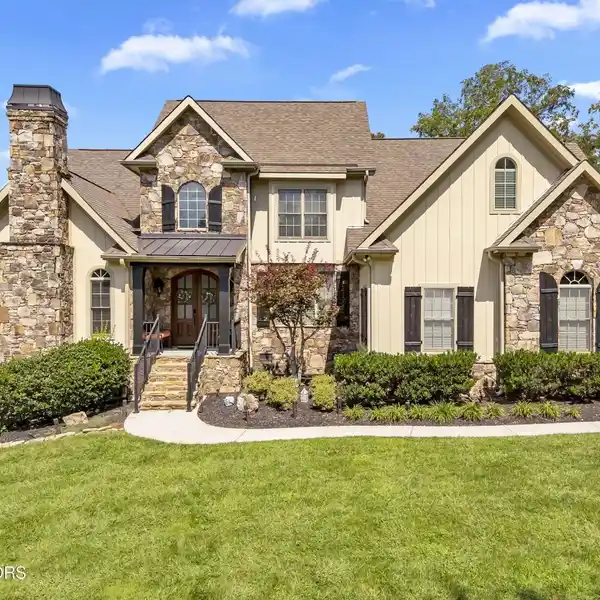 BEAUTIFULLY UPDATED HOME IN COVERED BRIDGE