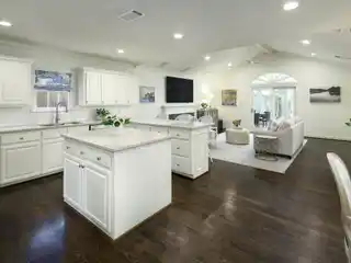 Move-In Ready Traditional in University Park