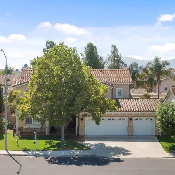SPACIOUS FOUR BEDROOM HOME IN SYCAMORE RANCH