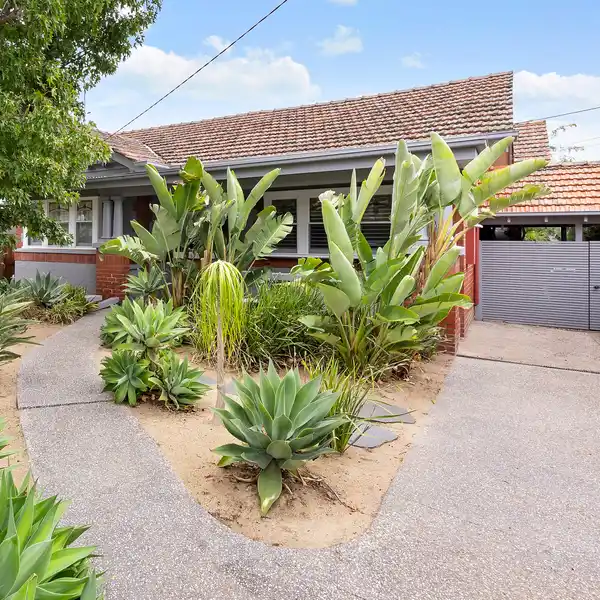 BEAUTIFUL BRICK CALIFORNIAN BUNGALOW
