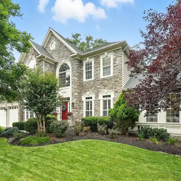 ENTERTAINER’S DREAM WITH WINE CELLAR AND PATIO