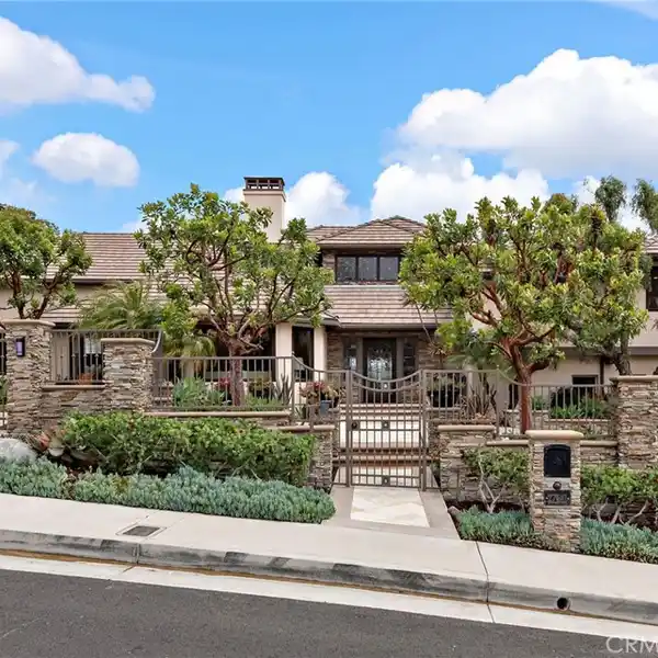 AN EXCEPTIONAL LIFESTYLE IN STONERIDGE ESTATES