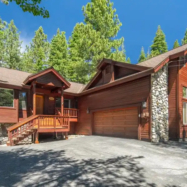 ENCHANTING TAHOE DONNER HOME