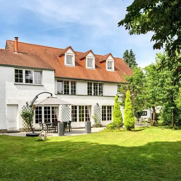 BEAUTIFUL COMPLETELY REFURBISHED VILLA
