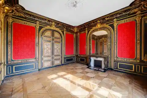 Classic Elegance in 1850s Versailles Mansion