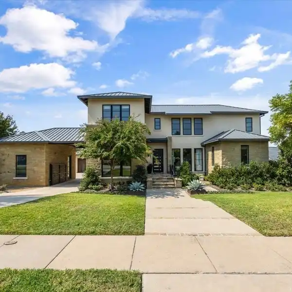 THE COMPLETE PACKAGE IN A DESIRABLE LOCATION