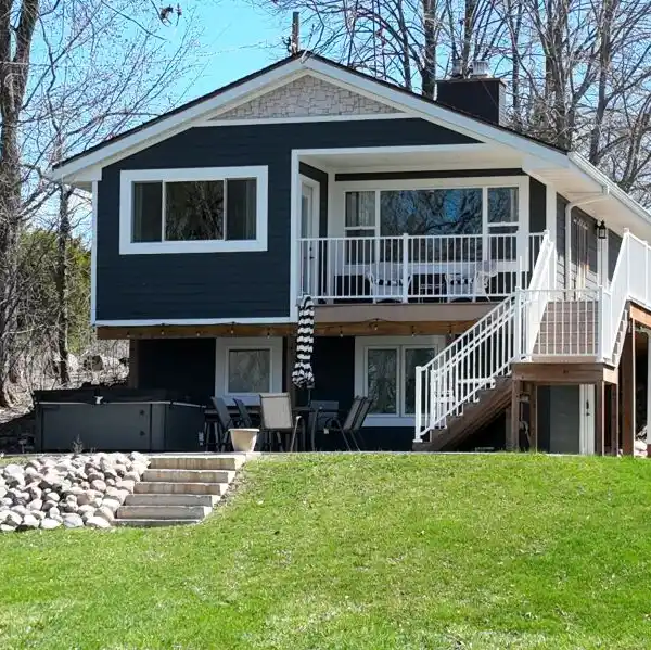 IDYLLIC LIFESTYLE ON TICHIGAN LAKE