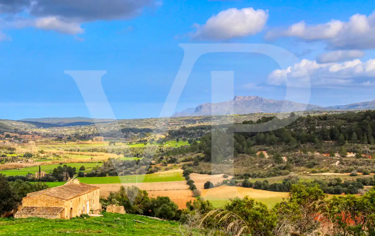 Spectacular Finca with Fantastic Mallorcan House on a Hill in Manacor