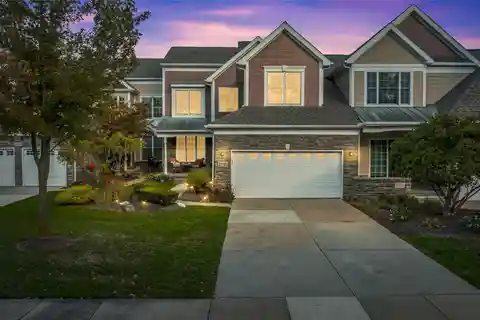 Lakeside Elegance with Expansive Island Views