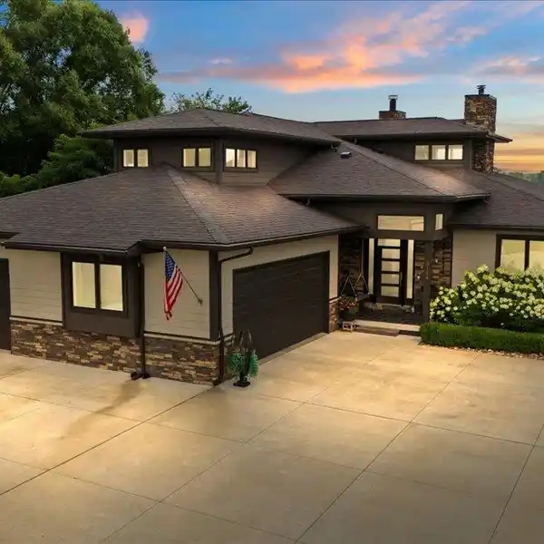 MAGNIFICENT CUSTOM BUILT WATERFRONT HOME