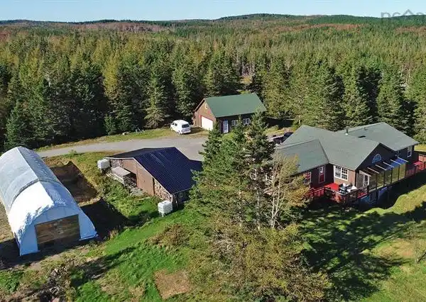 LUXURY LIVING AT ITS FINEST