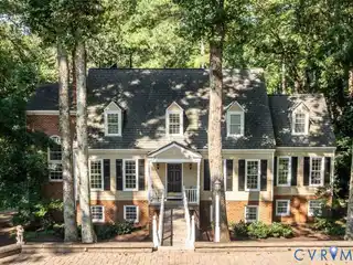 Private Retreat in the Rolling Hills of Countryside