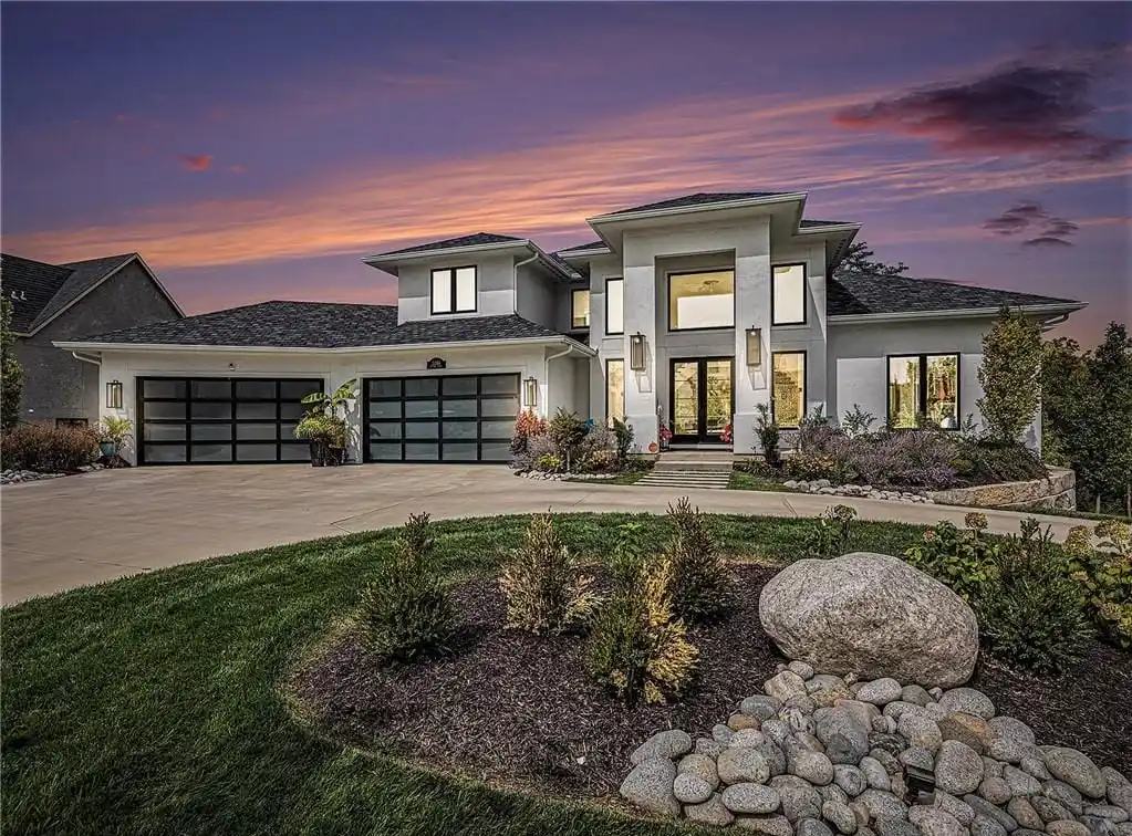 Nearly New Timber Rock Home in a League of Its Own