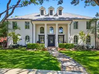 Stunning Estate Home in Hackberry Creek