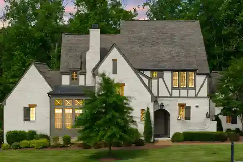 Privacy and Luxury on a Peaceful Cul-De-Sac