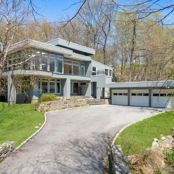 CONTEMPORARY 3-BEDROOM HOME ON 2 SERENE ACRES