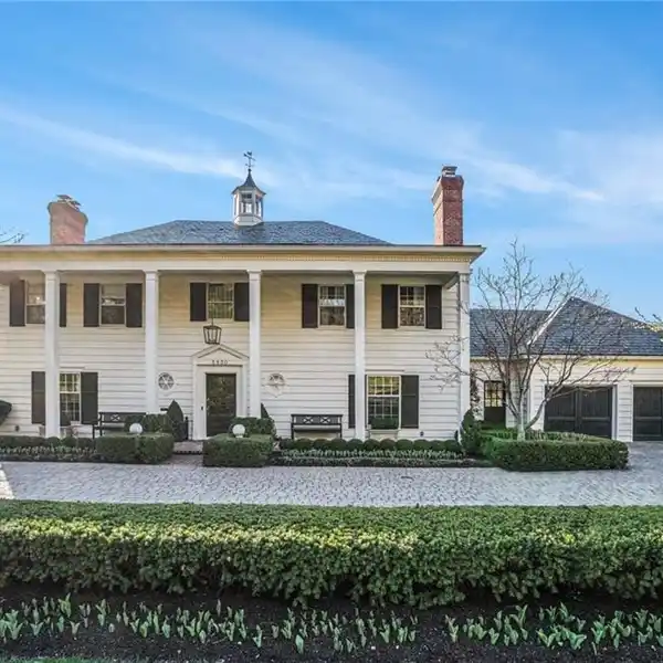 EXQUISITELY RENOVATED TIMELESS COLONIAL