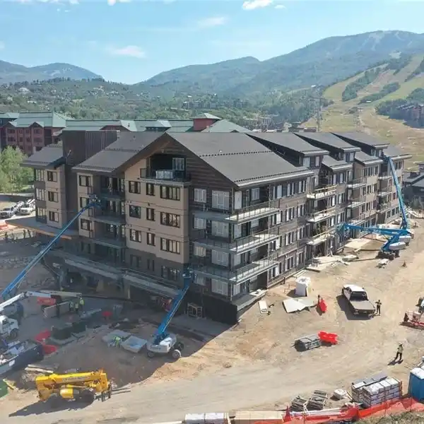 PANORAMIC SKI AREA VIEWS FROM THIRD-FLOOR CORNER HOME