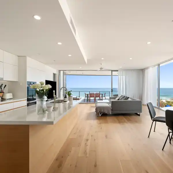 BEACHFRONT SKYHOME - AWE INSPIRING VIEWS